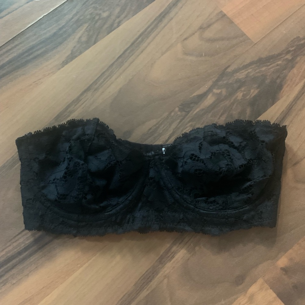 Lace strapless underwire bra